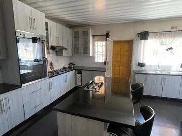 6 Bedroom House