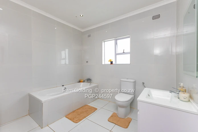 Comfortable And Spacious Living In Well Maintained Complex