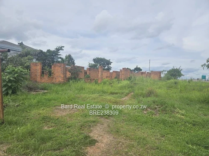 Hogerty Hill Townhouse Complex on 4,348 m² with Borehole