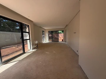 4 Bedroom Flat & Apartment