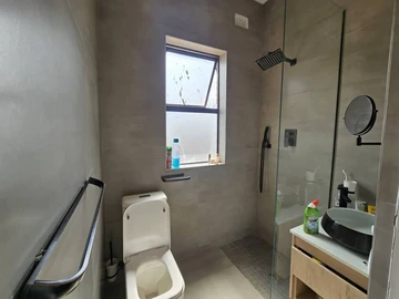 3 Bedroom Flat & Apartment