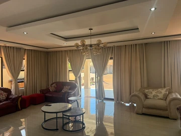 4 Bedroom Flat & Apartment