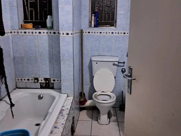 2 Bedroom Flat & Apartment