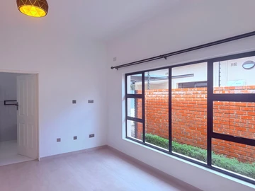 4 Bedroom Flat & Apartment