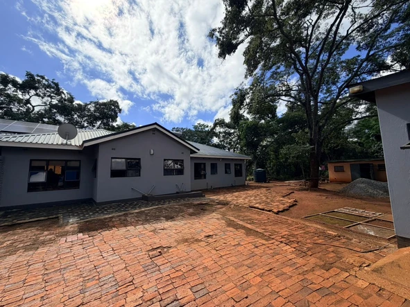 6 Bedroom House