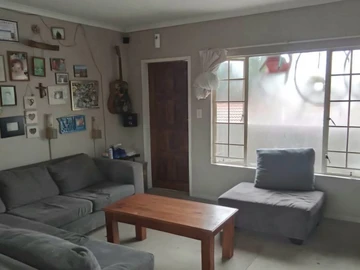 2 Bedroom Flat & Apartment