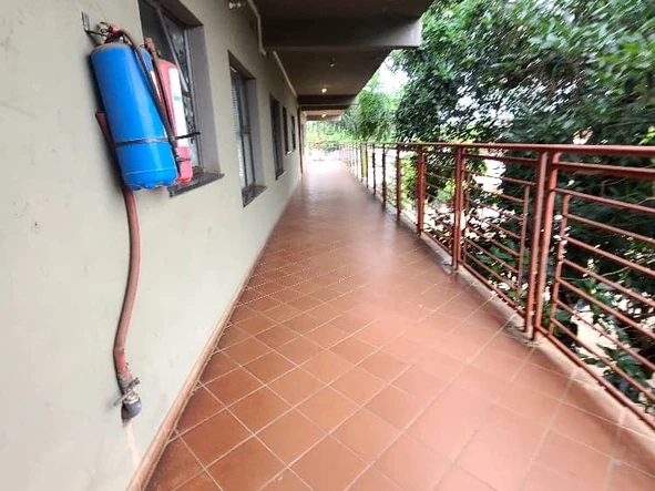 2 Bedroom Flat & Apartment