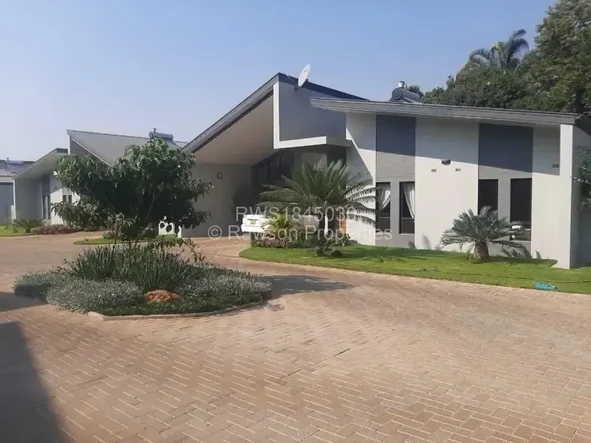 Stylishly-Polished home!!!