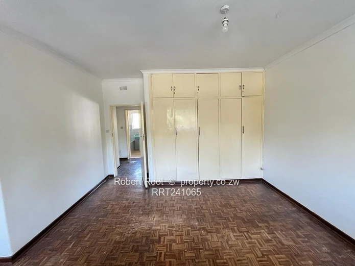 2 bed duplex flat in Avondale West