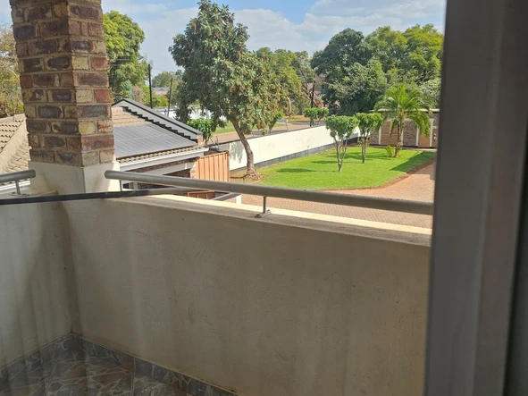3 Bedroom Flat & Apartment