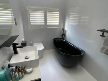 4 Bedroom Flat & Apartment