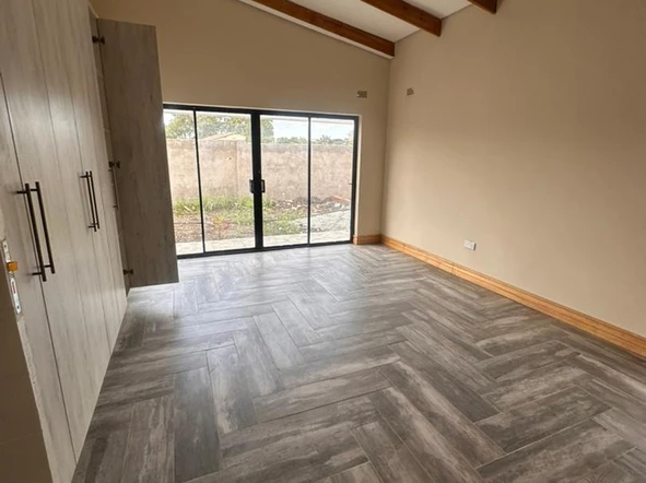 4 Bedroom Flat & Apartment