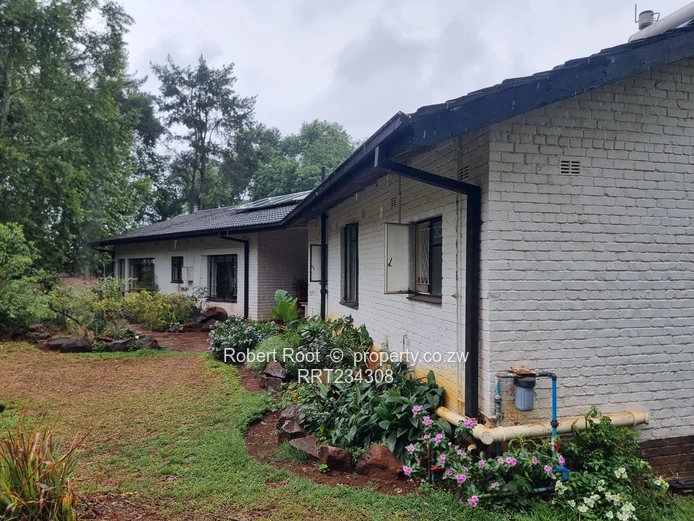 2-Acre Dam-Front Property In Glen Lorne!