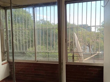 2 Bedroom Flat & Apartment