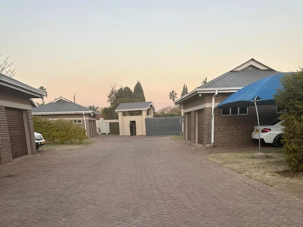 Beautiful Garden Flat In Newlands For Rental