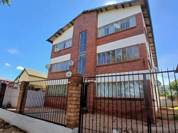 2 Bedroom Flat & Apartment