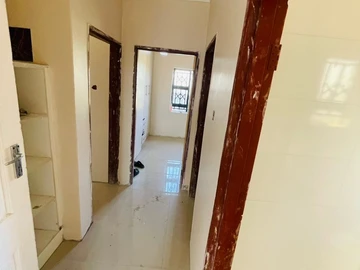 2 Bedroom Flat & Apartment