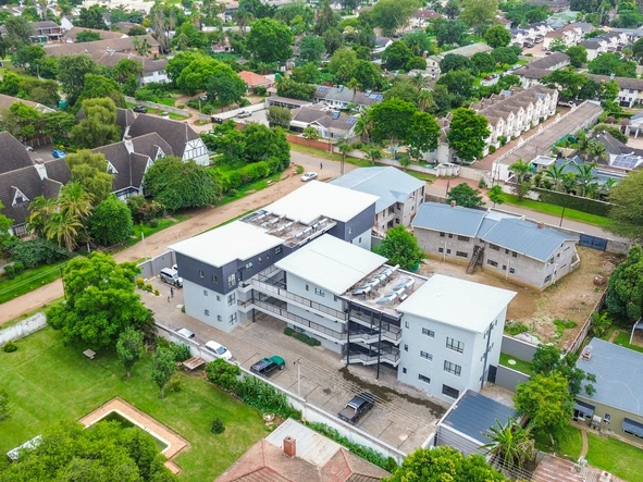 2 Bedroom Flat & Apartment