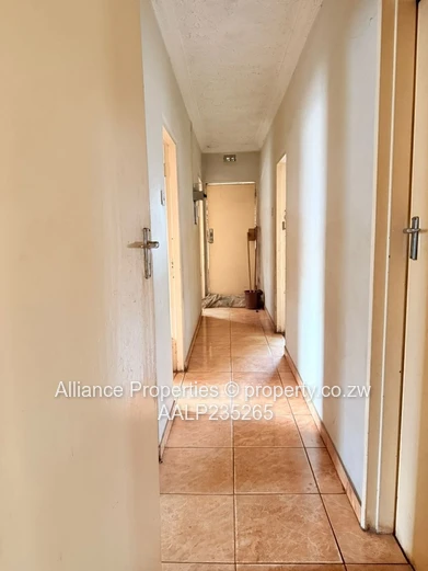 Charming & Well-Maintained Glenora A House with Deeds