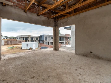 4 Bedroom Flat & Apartment