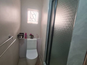 2 Bedroom Flat & Apartment