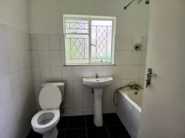 2 Bedroom Flat & Apartment