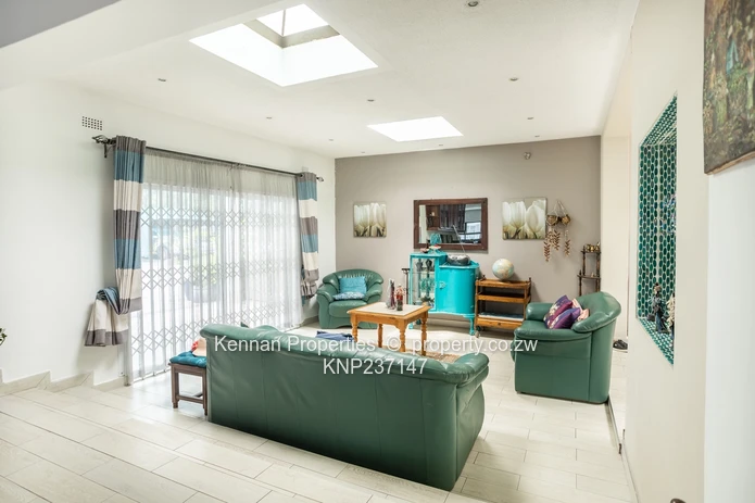 Executive 5 bedroom home with 3 bed cottage in prime area (Sole Mandate)