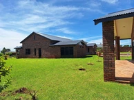 Spacious 5-Bedroom Home with Pool on 2006m² in Gletwin Park