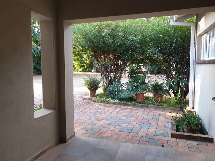 Helensvale furnished cottage to rent  (Sole Mandate)