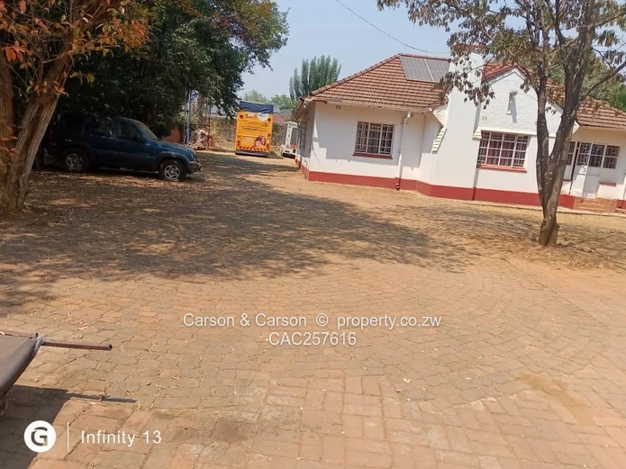 Eastlea 3BR Home on 1400m² — Paved Yard & Staff Unit