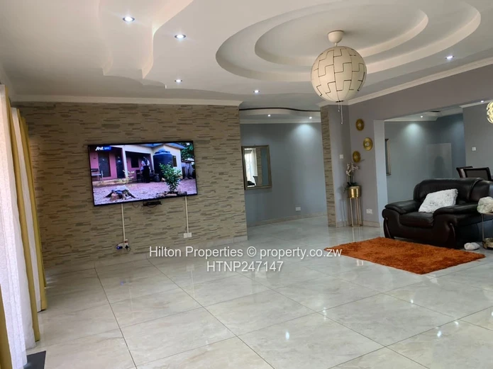 Spacious 5-Bed Parktown Home with Modern Kitchen & Borehole