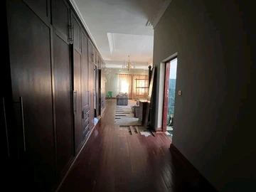 8 Bedroom House