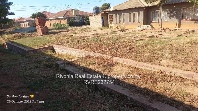 300m² Fully  Serviced Stand with box  Damofalls (Sole Mandate)