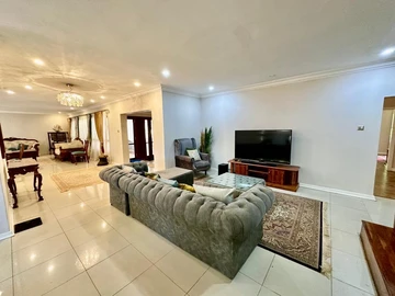 6 Bedroom House