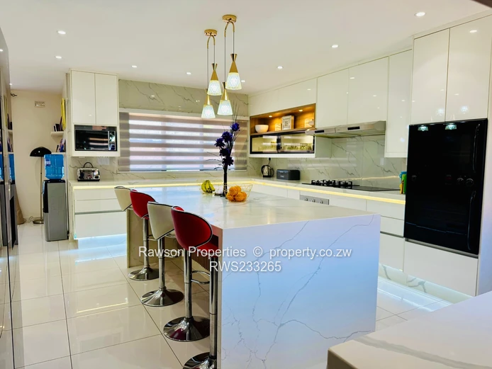 Very neat & modern house for sale in Mount Pleasant Heights (Sole Mandate)