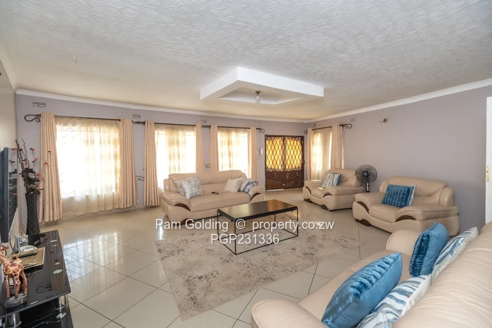 Neat and Spacious Family Home!!