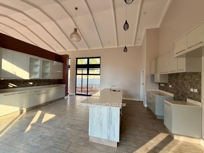 Space, Privacy & Security - Exclusive Helensvale Townhouse