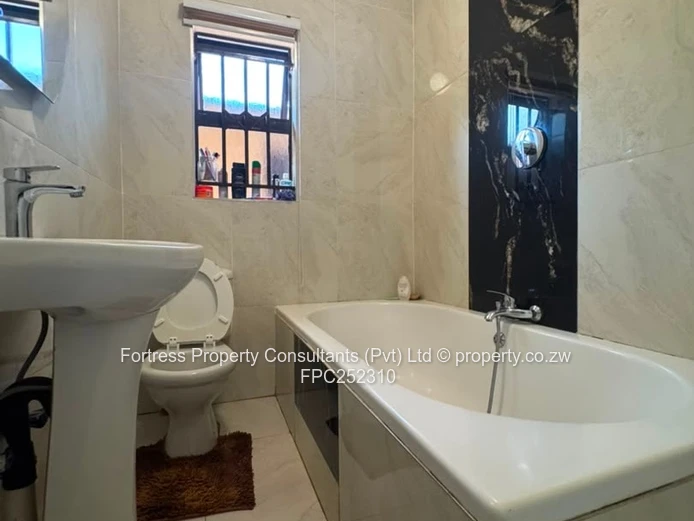  Lovely 3-Bed Cottage with Fitted Wardrobes & Borehole