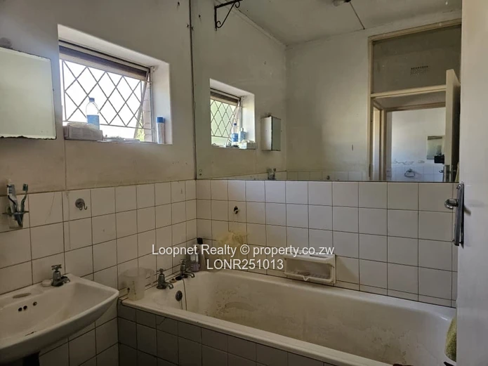 Greystone Park: 1,000 m2 Office on 4,300 m2 with Pool & Borehole