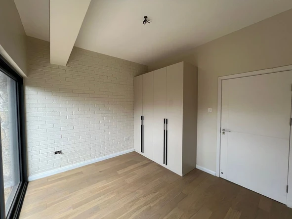 3 Bedroom Flat & Apartment