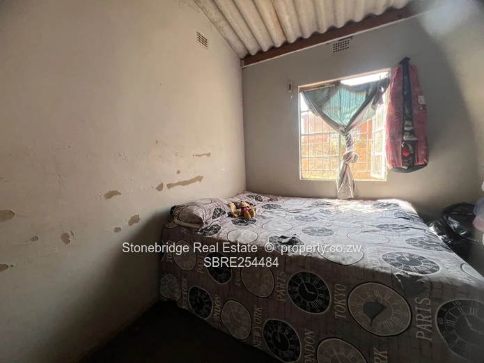 5 Bedroomed House in Emganwini For Sale