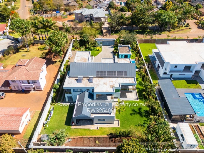 Modern 6-Bed Family Home with Pool & Solar — Mount Pleasant