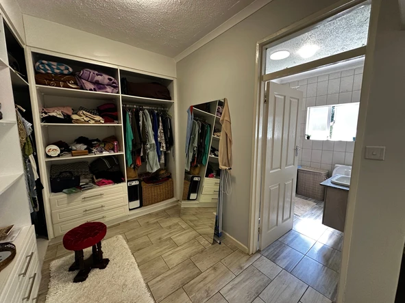 3 Bedroom Flat & Apartment