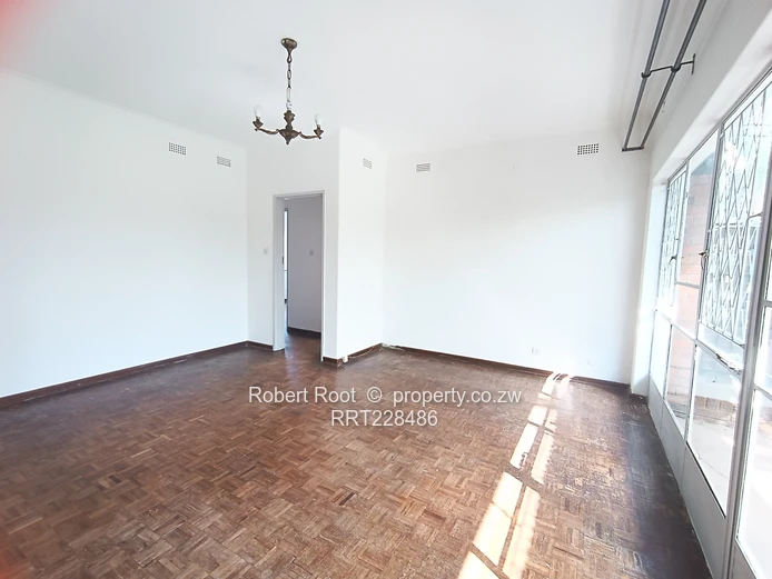 2 bed garden flat in Avondale