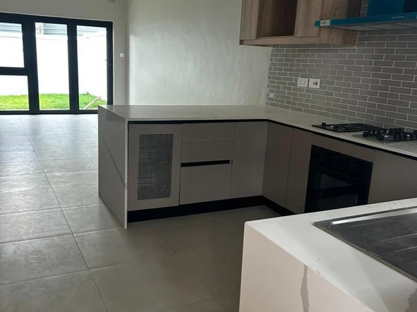 2 Bedroom Flat & Apartment