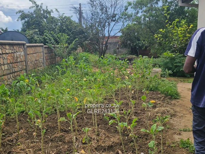 Mabelreign 3-Bed House — Garden, Garage & Staff