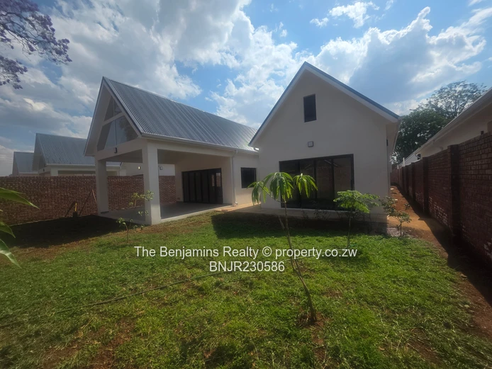 Up Market Townhouse In Pomona/Borrowdale