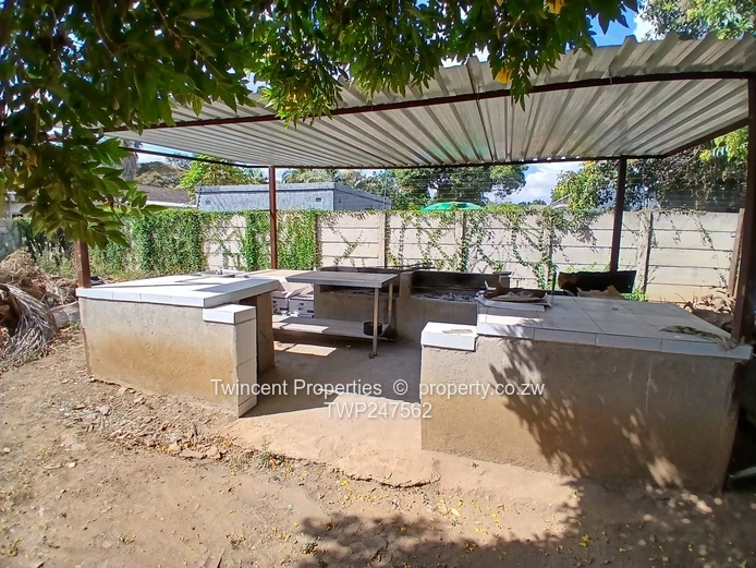 2 offices & kitchen to Let.