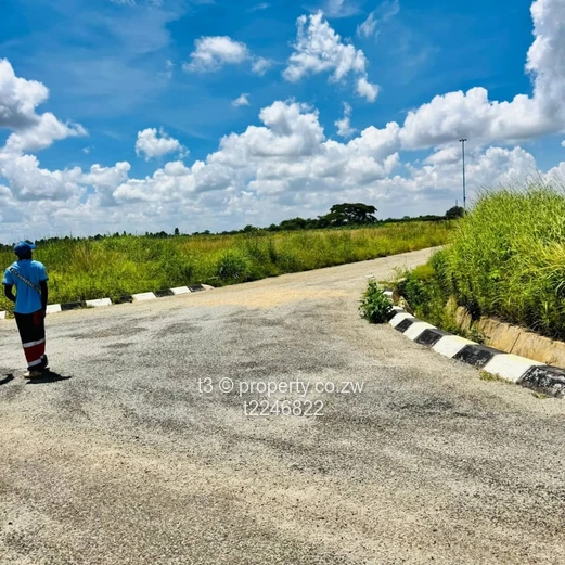 Glaudina 300m² Stand — Tarred Roads