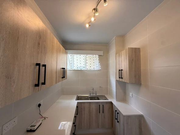 2 Bedroom Flat & Apartment